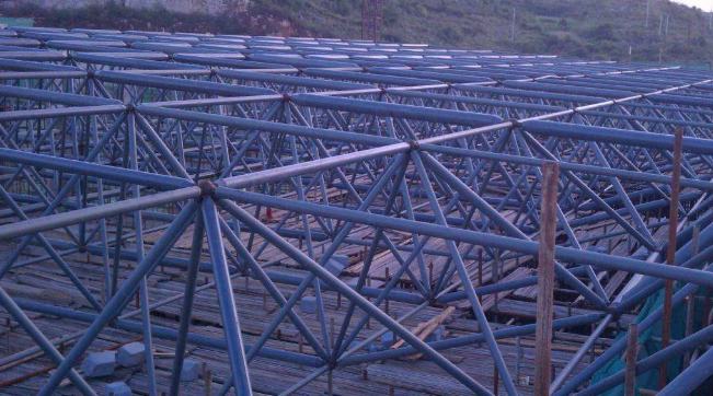 咸宁概述网架加工中对钢材的质量的过细恳求